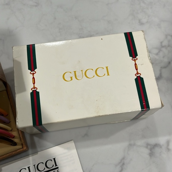 VINTAGE GOLD GUCCI WATCH WITH MULTI/INTERCHANGEABLE BEZELS - Picture 4 of 6